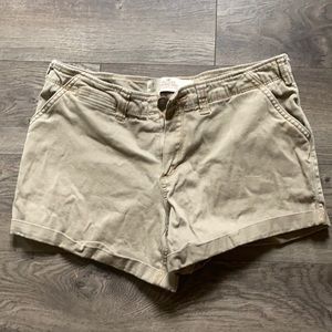 Women’s chino midi short.